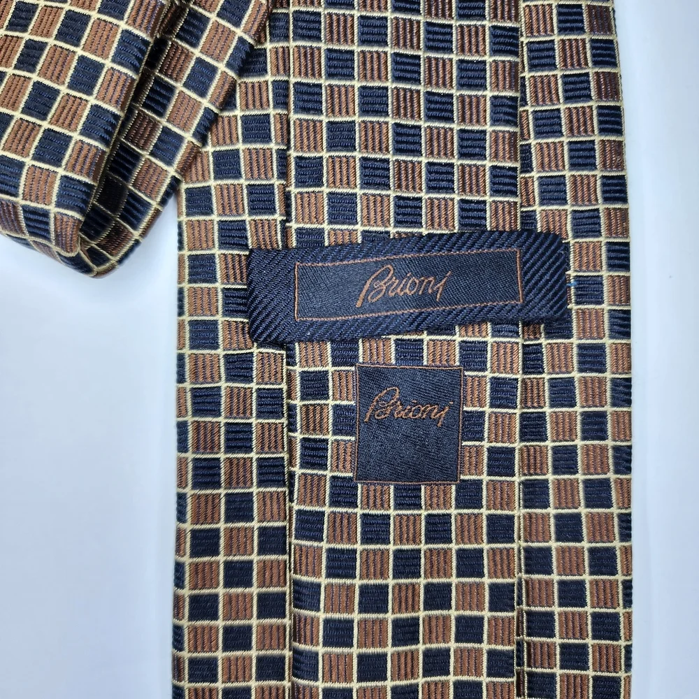 BRIONI Brown Silk Tie.